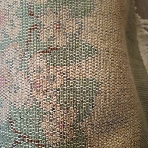 Rug 2.00x3.00 like new with mint-colored almond blossoms