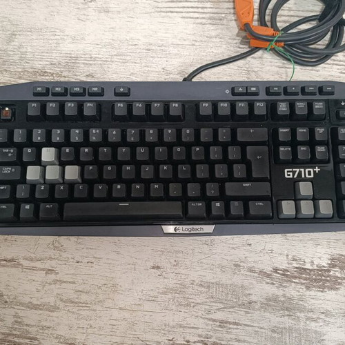 PC keyboard used with two keys missing, no esc and G1