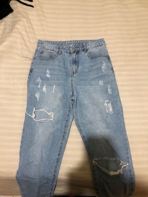 Women’s mom fit jeans like new, size XS