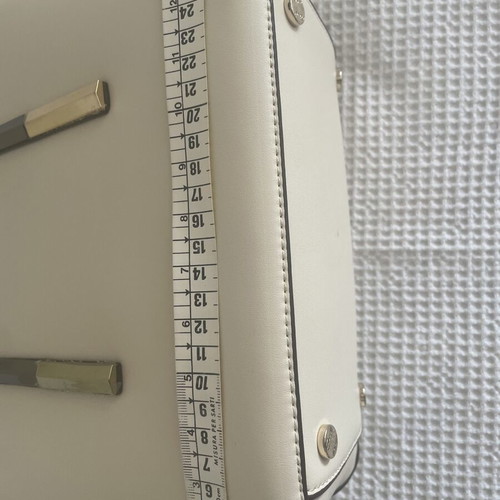 Axel shoulder bag like new, cream color