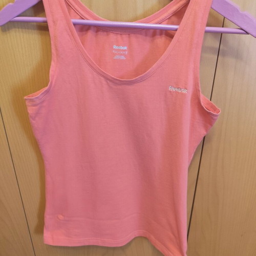 Reebok sleeveless top and shorts set new, white and pink