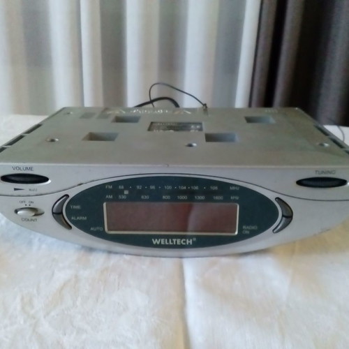 Old kitchen radio used, mounts upside down