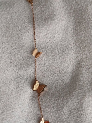 Steel chain bracelet used with 3 butterflies pink gold color