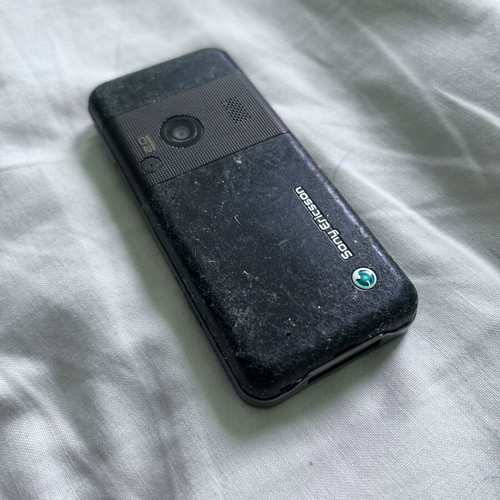 Sony Ericsson K530i phone used, no battery