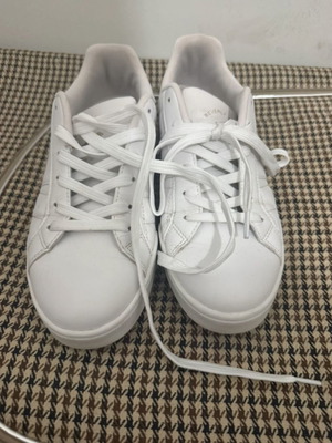 Beverly Hills Polo Club sneakers like new, white and gold, size 39