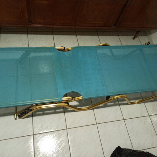 Professional beach lounger in blue like new