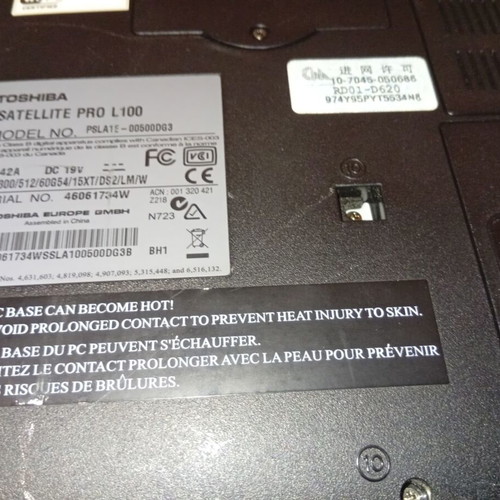 Toshiba laptop 00500dg3 with Windows XP, 15-inch screen