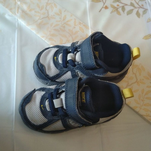 Nike boys' shoes like new, size 22.5