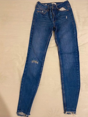 Elastic skinny jeans Bershka size 34 like new, blue