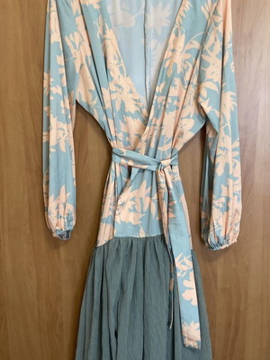 Nidodileda wrap dress with belt like new, colorful, size L