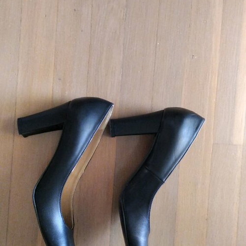 Black leather handmade pumps like new, size 37