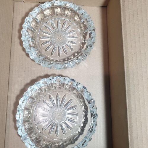 Vintage glass ashtrays set of 2, heavy embossed 14cm, like new