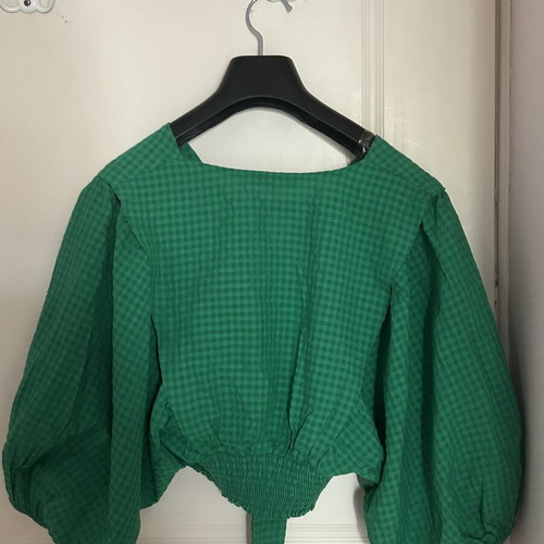 Emerald green two-piece set with cropped blouse and wide-leg pants