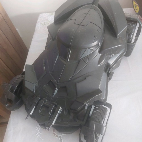 Batman suitcase like new for small child with handle and wheels