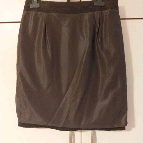 Brown skirt size M like new with embossed leaf pattern