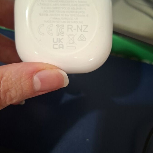 Samsung Galaxy Buds2 Bluetooth Handsfree like new with sweat resistance and charging case graphite