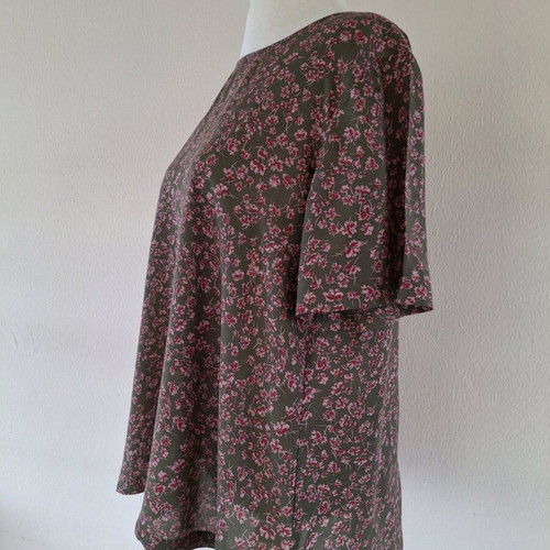 Benetton blouse size M like new, multicolored