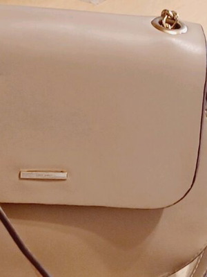 Τσάντα χιαστί μεταχειρισμένη με χρυσό αλυσιδάκι Bershka