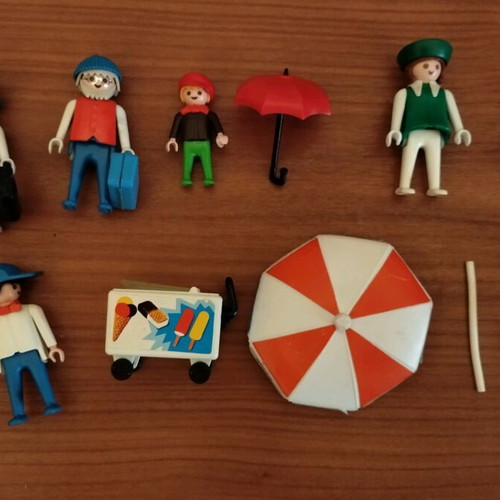Playmobil 1974 vintage set of 6 old figures used