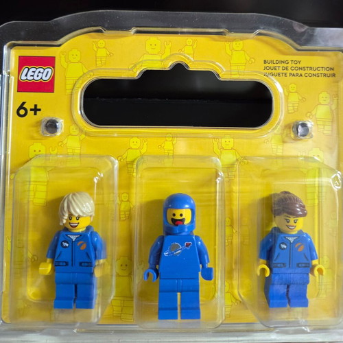 Lego 3 minifigures astronauts new