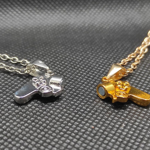 Matching gaming necklace with magnet new, set of 2