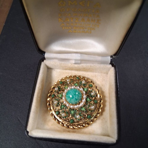 Vintage pin in like new condition