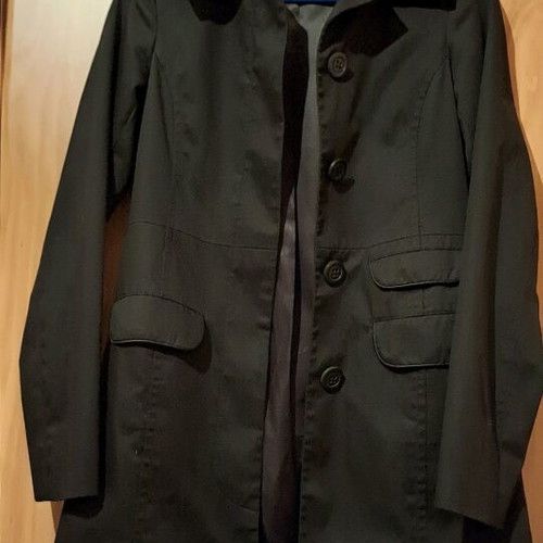 Trench coat and knitted blouse like new, black