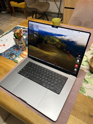 MacBook M1 Pro 16-inch 16GB RAM 512GB SSD like new