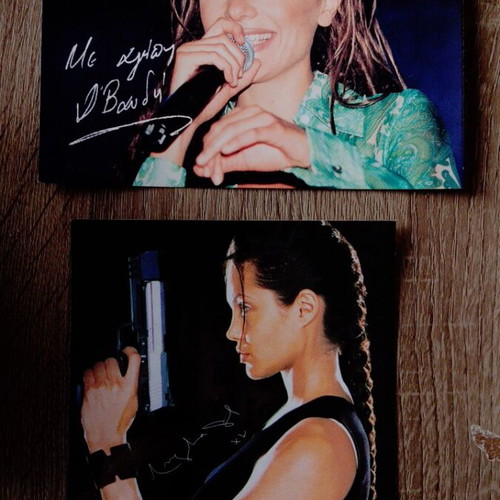 Artist autographs used, assorted pack