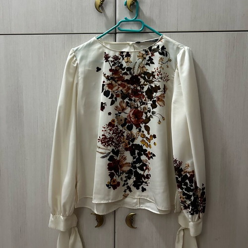 Zara shirt used with floral pattern and satin texture size L