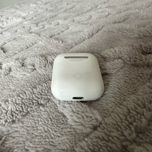 AirPods gen 1 like new with charging cable