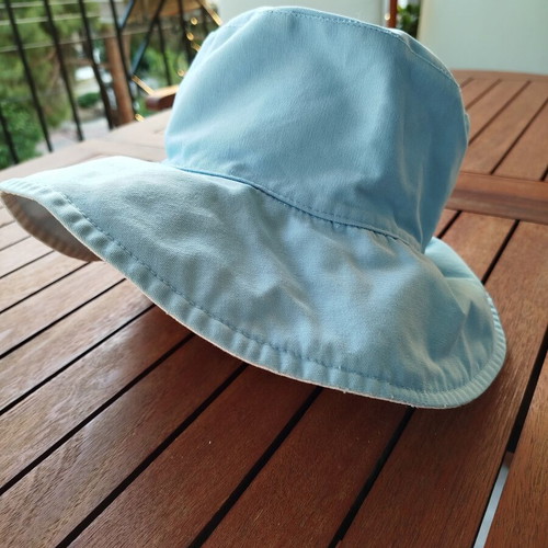 Ponytail sun hat blue, like new, size 57 by MAD HAT