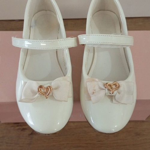 Nelli Blu white patent ballerina shoes size 32