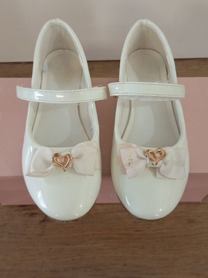 Nelli Blu white patent ballerina shoes size 32