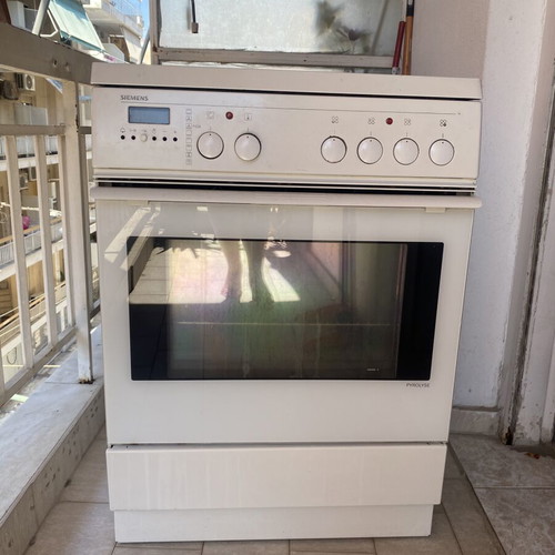 Oven used, fully functional, one stove eye not working