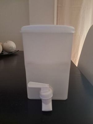 Water dispenser like new with tap