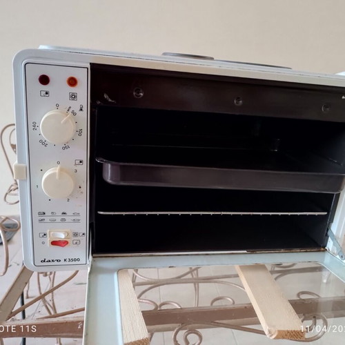 Davo K3500 Oven with Two Burners Like New