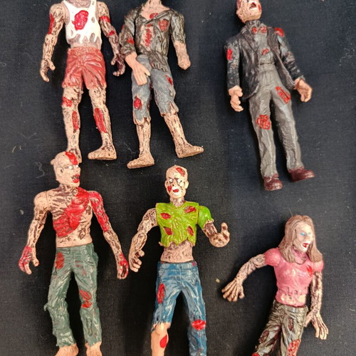The Walking Dead zombie figures used, lot of 6, 10 cm
