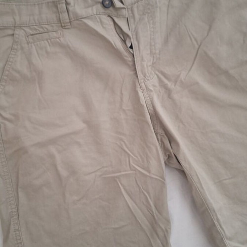 Men's Bermuda shorts beige like new, sizes M L