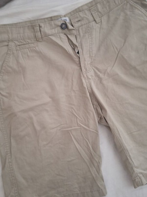 Men's Bermuda shorts beige like new, sizes M L