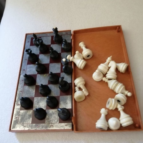 Magnetic chess used with all pieces