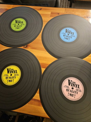 Vinyl placemats like new, set of 8 in pink, blue, green, yellow