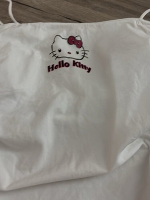 Hello Kitty αμάνικο μπλουζάκι με λεπτές τιράντες σε λευκό, μέγεθος S