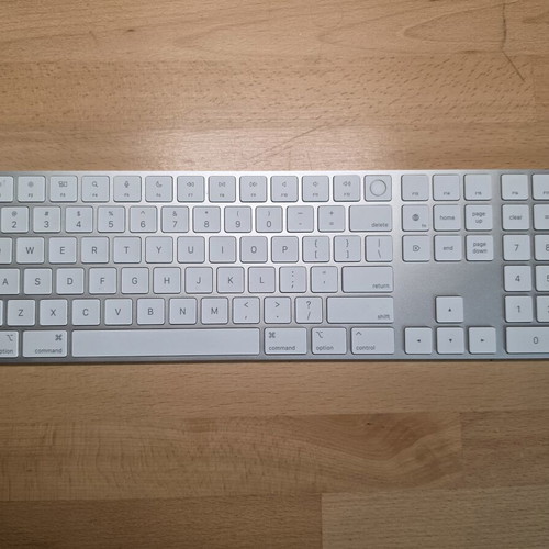 Magic Keyboard with TouchID like new, charges with Lightning port