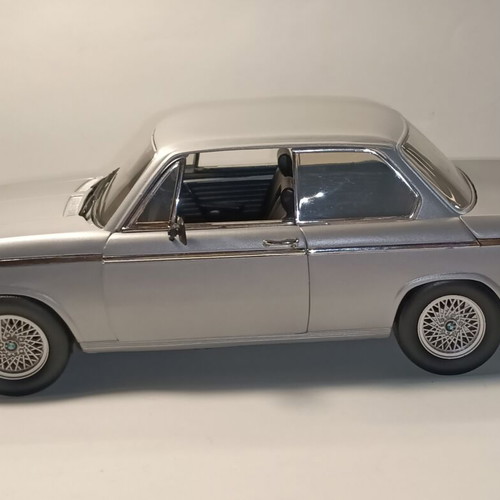 BMW 2002 tii 1/18 scale model refurbished
