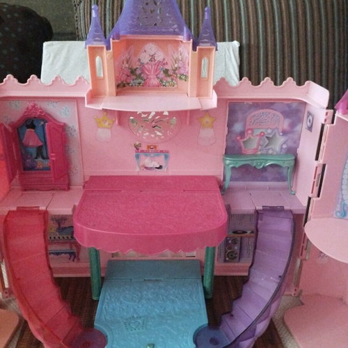 Barbie castle used from The princess and the rock star movie with figures