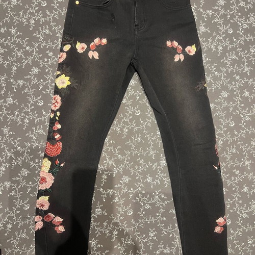 One Teaspoon jeans size 25 like new with floral embroidery