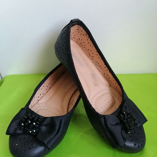 Diamantique black ballerinas size 32 with soft orthopedic sole new