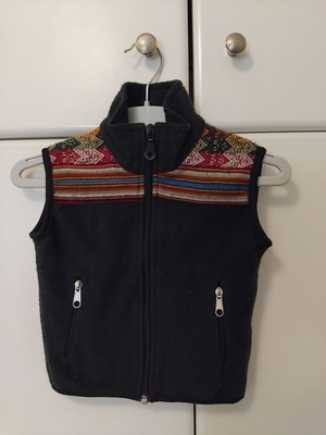 Αμάνικο fleece μεταχειρισμένο για 2χρ από το Περού