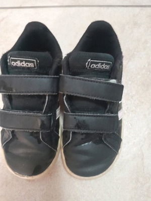 Αθλητικά παπούτσια Adidas μεταχειρισμένα, μέγεθος 26, μαύρα